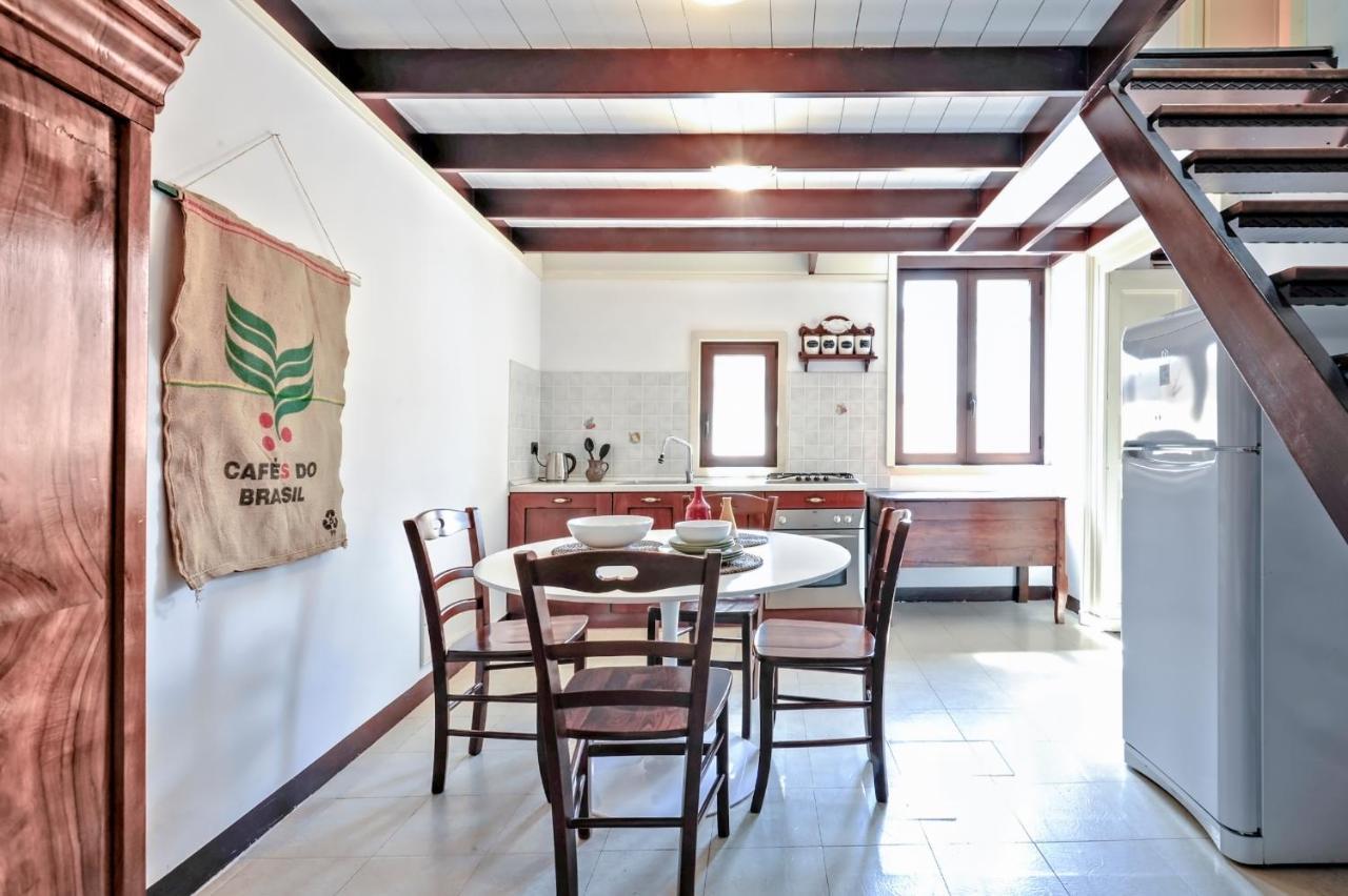 Castriota19 - Jacuzzi Room & Apartment Sit Lecce Bagian luar foto
