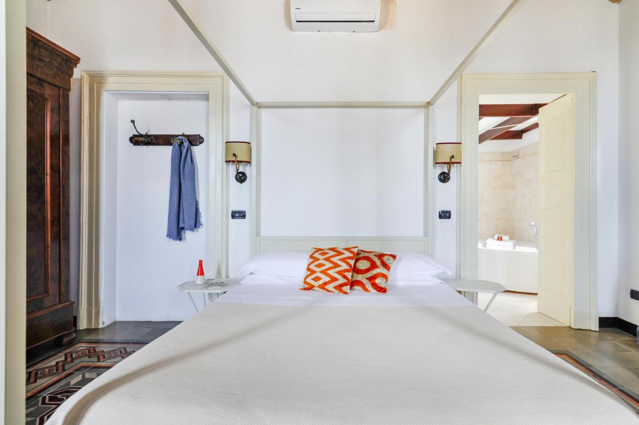 Castriota19 - Jacuzzi Room & Apartment Sit Lecce Bagian luar foto