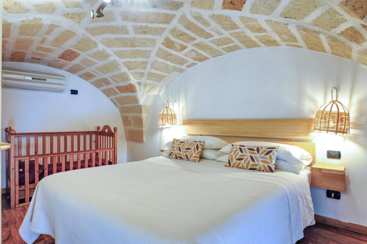 Castriota19 - Jacuzzi Room & Apartment Sit Lecce Bagian luar foto