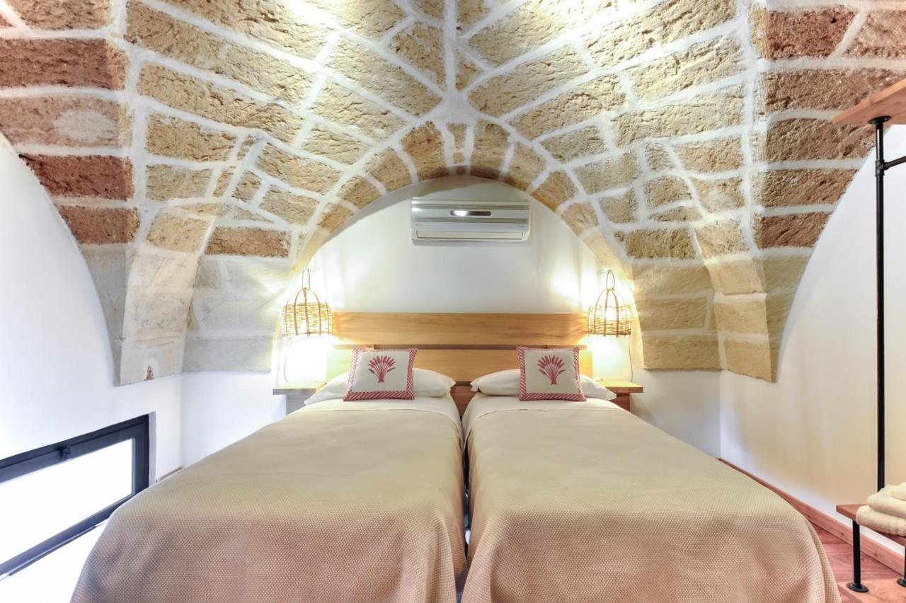 Castriota19 - Jacuzzi Room & Apartment Sit Lecce Bagian luar foto