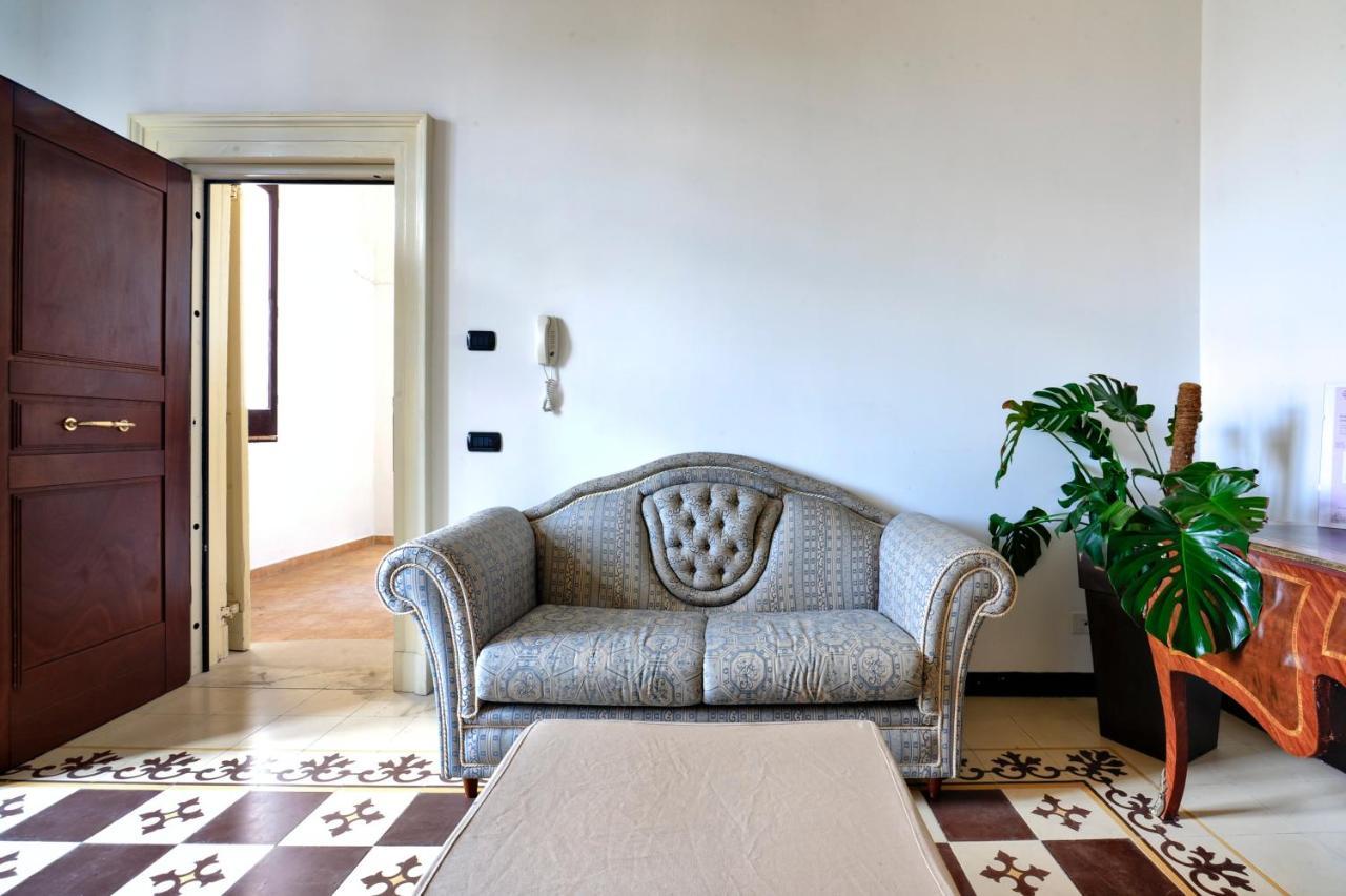 Castriota19 - Jacuzzi Room & Apartment Sit Lecce Bagian luar foto