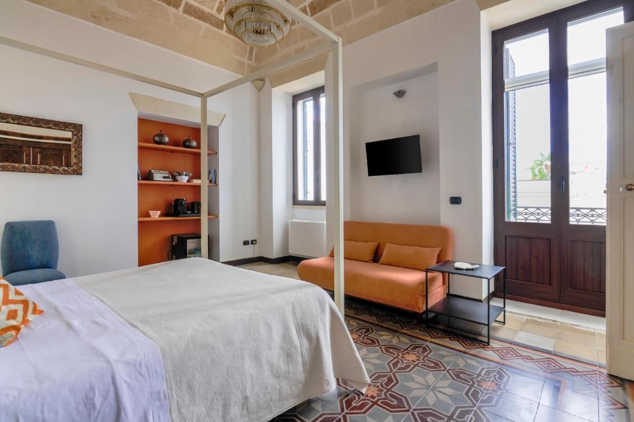 Castriota19 - Jacuzzi Room & Apartment Sit Lecce Bagian luar foto