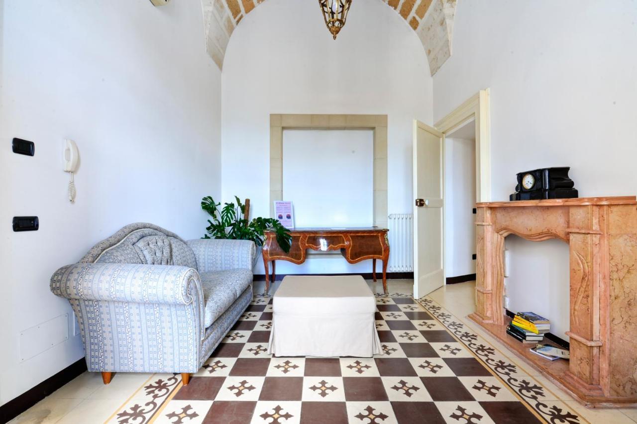 Castriota19 - Jacuzzi Room & Apartment Sit Lecce Bagian luar foto