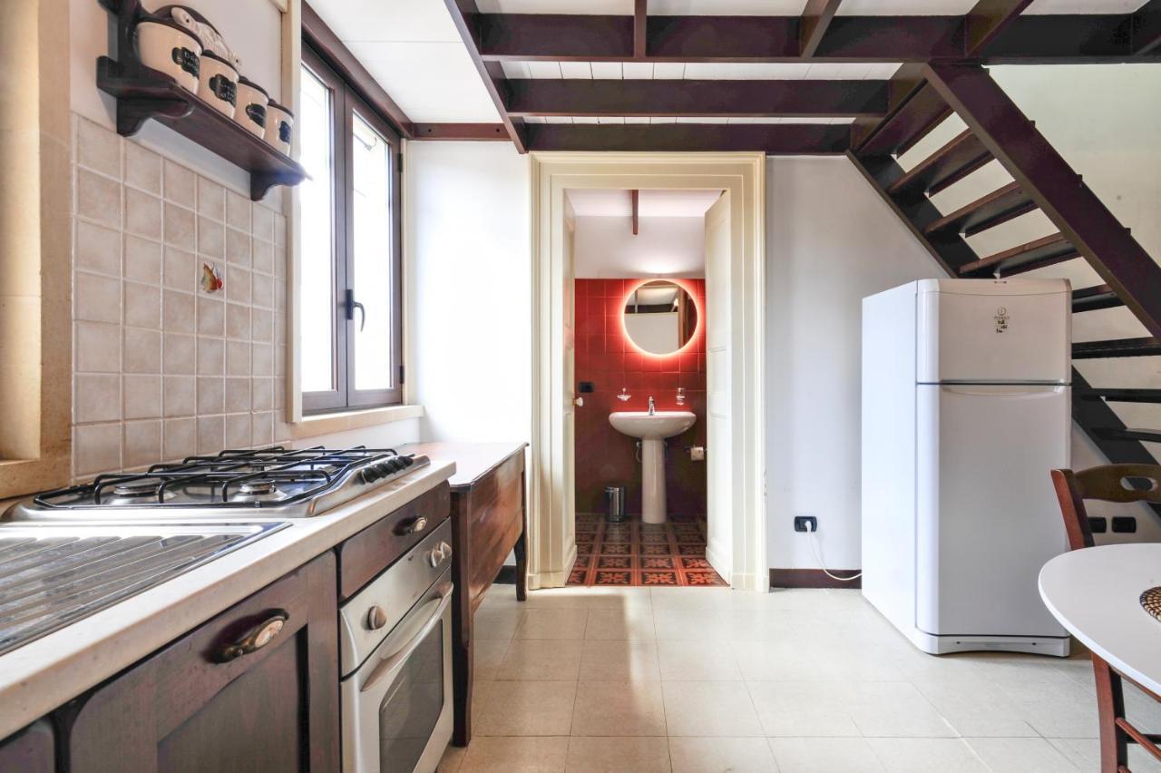 Castriota19 - Jacuzzi Room & Apartment Sit Lecce Bagian luar foto