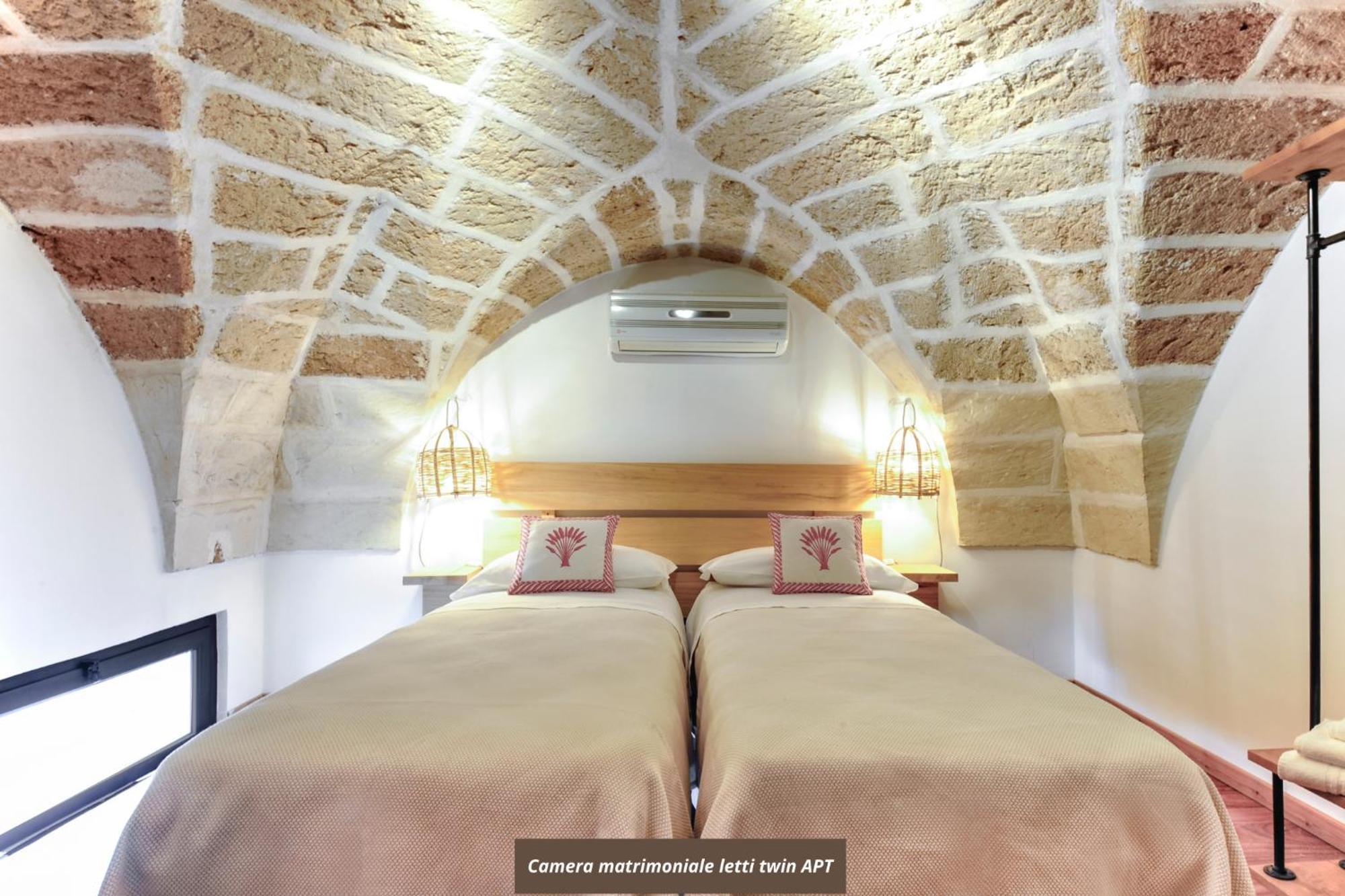 Castriota19 - Jacuzzi Room & Apartment Sit Lecce Bagian luar foto