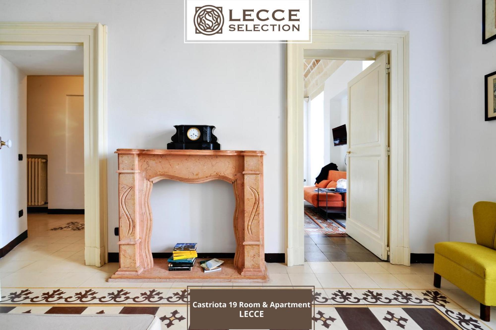 Castriota19 - Jacuzzi Room & Apartment Sit Lecce Bagian luar foto